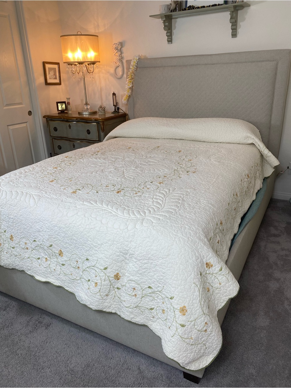 VTG JCP Home Quilt Bedspread Queen Embroidered Flowers Medallion Cotton